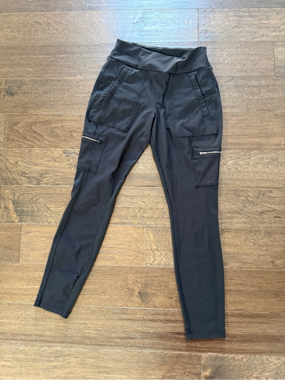 Athleta women’s size 4 black Headlands Hybrid High Rise Cargo Legging
